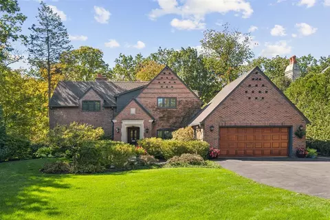 350 N Deere Park Dr W, Highland Park, IL 60035