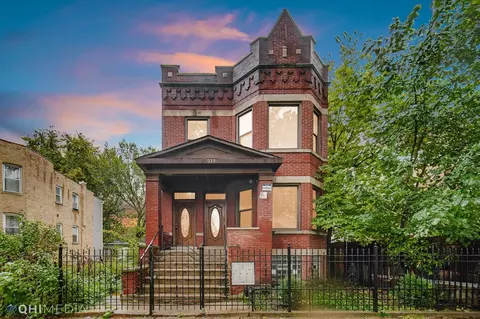 Undisclosed, Chicago, IL 60624
