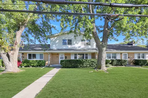 9002 N Clifton Ave, Niles, IL 60714