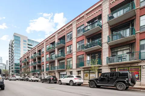 847 W Monroe St #2B, Chicago, IL 60607