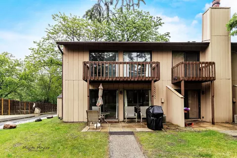 11 Saint Thomas #6, Fox Lake, IL 60020