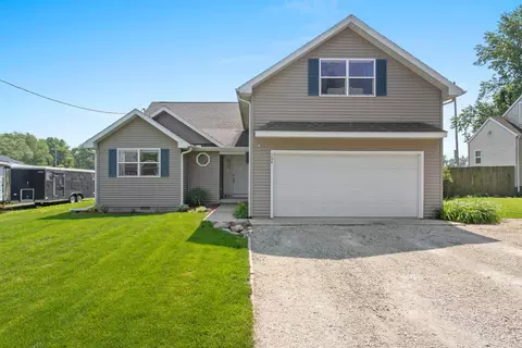 504 S Fifth St, Fisher, IL 61843