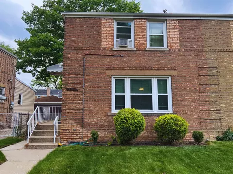 8610 S Champlain Ave, Chicago, IL 60619