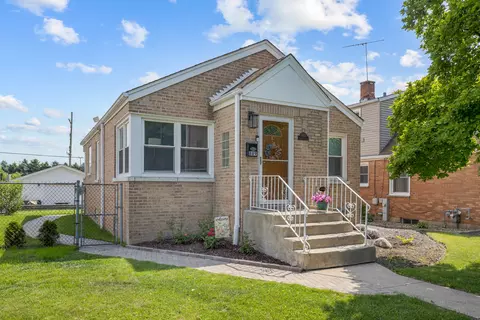 889 S Golf Cul De Sac St, Des Plaines, IL 60016