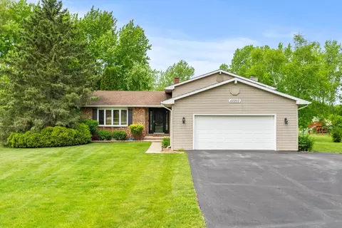 42950 Washington Ave, Winthrop Harbor, IL 60096
