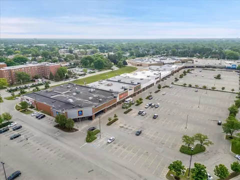Exterior - 901 E Ardyce Ln, Mount Prospect, IL 60056 photo 10 of 12