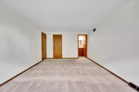 Bedroom - 901 E Ardyce Ln, Mount Prospect, IL 60056 photo 4 of 17