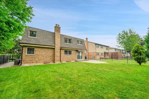 Exterior - 901 E Ardyce Ln, Mount Prospect, IL 60056 photo 7 of 12