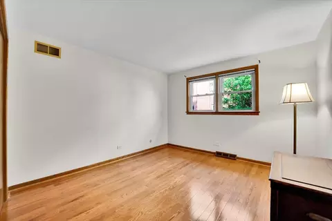 Bedroom - 901 E Ardyce Ln, Mount Prospect, IL 60056 photo 3 of 17