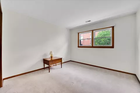 Bedroom - 901 E Ardyce Ln, Mount Prospect, IL 60056 photo 10 of 17