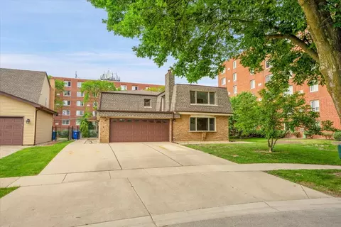 Exterior - 901 E Ardyce Ln, Mount Prospect, IL 60056 photo 2 of 12