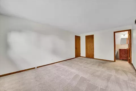Bedroom - 901 E Ardyce Ln, Mount Prospect, IL 60056 photo 5 of 17