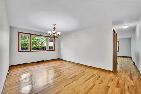 Living - 901 E Ardyce Ln, Mount Prospect, IL 60056 photo 3 of 8