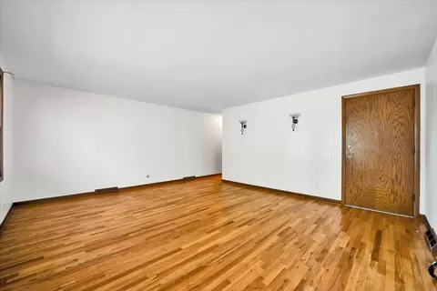 Living - 901 E Ardyce Ln, Mount Prospect, IL 60056 photo 1 of 8