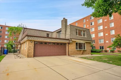 901 E Ardyce Ln, Mount Prospect, IL 60056
