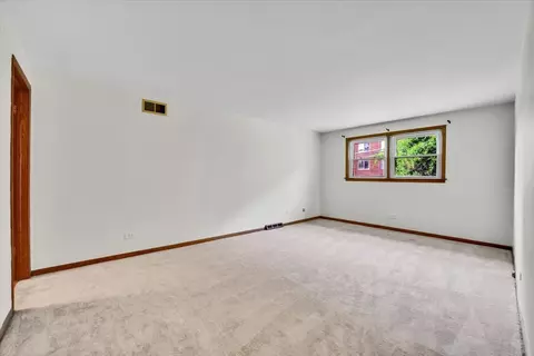 Living - 901 E Ardyce Ln, Mount Prospect, IL 60056 photo 5 of 8