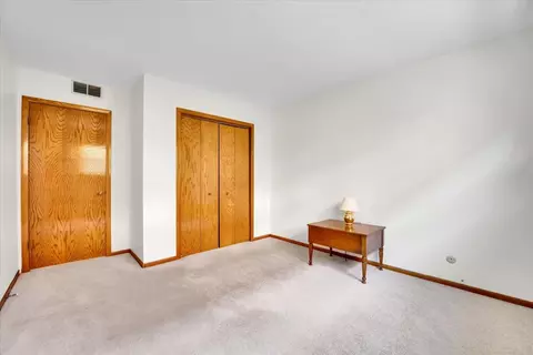 Bedroom - 901 E Ardyce Ln, Mount Prospect, IL 60056 photo 11 of 17