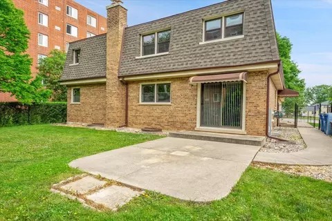 Exterior - 901 E Ardyce Ln, Mount Prospect, IL 60056 photo 5 of 12
