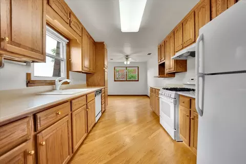 Kitchen - 901 E Ardyce Ln, Mount Prospect, IL 60056 photo 4 of 6