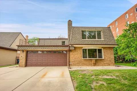 Exterior - 901 E Ardyce Ln, Mount Prospect, IL 60056 photo 3 of 12