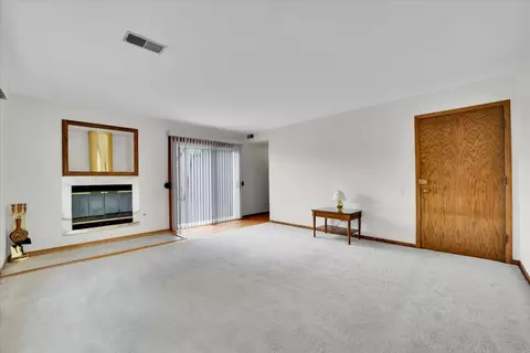 Living - 901 E Ardyce Ln, Mount Prospect, IL 60056 photo 8 of 8