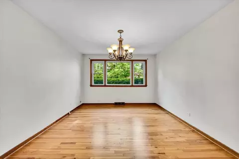 Living - 901 E Ardyce Ln, Mount Prospect, IL 60056 photo 4 of 8