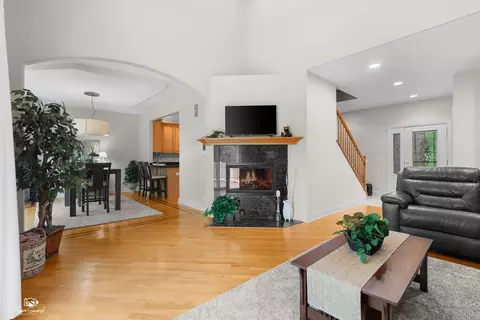 2508 Reflections Dr, Crest Hill, IL 60403 photo 4