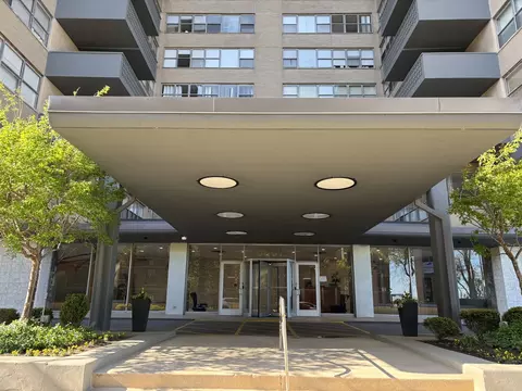 6301 N Sheridan Rd #5H, Chicago, IL 60660