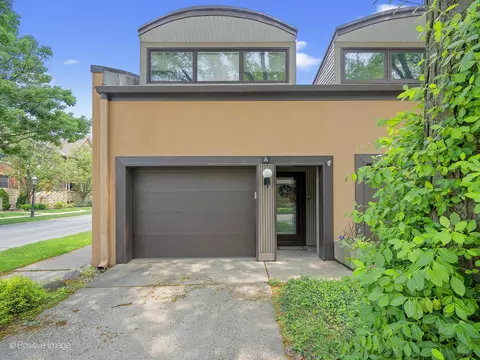 241 E Burlington St #A, Riverside, IL 60546