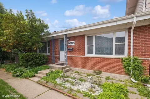 7035 W Greenleaf St, Niles, IL 60714