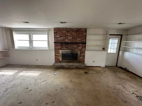 Living - 1723 E Grand Ave, Lindenhurst, IL 60046 photo 3 of 4