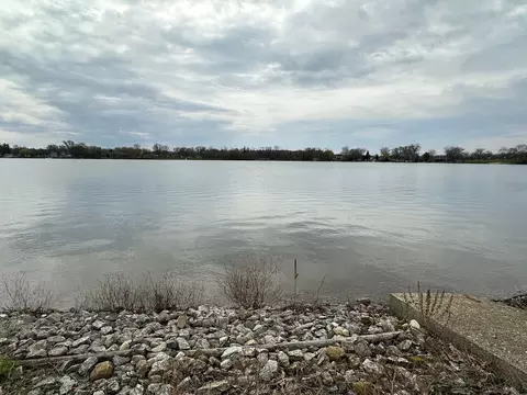 View/Area - 1723 E Grand Ave, Lindenhurst, IL 60046 photo 1 of 3