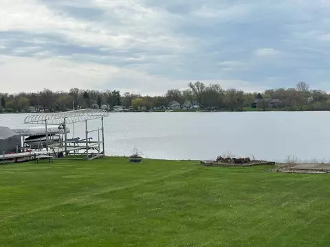View/Area - 1723 E Grand Ave, Lindenhurst, IL 60046 photo 2 of 3