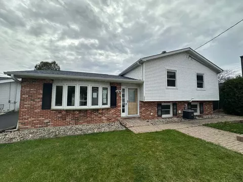 1723 E Grand Ave, Lindenhurst, IL 60046