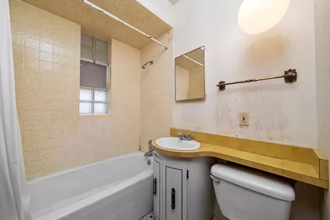 Bath - 7857 45th Pl, Lyons, IL 60534 photo 1 of 1