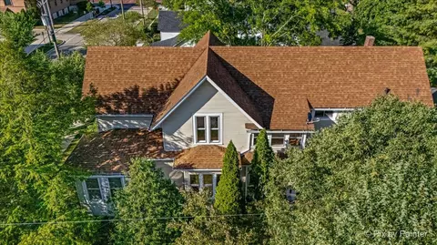 18 Madison St, Algonquin, IL 60102