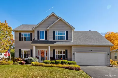 439 Camden Cir, Oswego, IL 60543