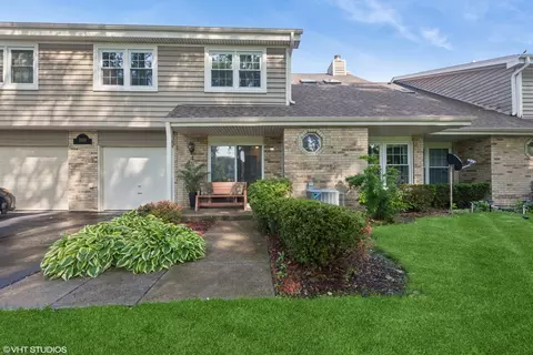 1959 Lancaster Ct #4, Naperville, IL 60565