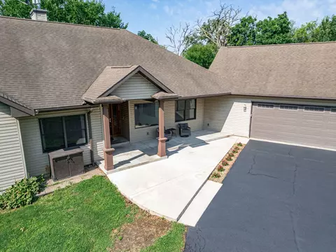 Exterior - 12830 Beloit Rd, Caledonia, IL 61011 photo 2 of 4