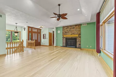 Living - 12830 Beloit Rd, Caledonia, IL 61011 photo 3 of 4