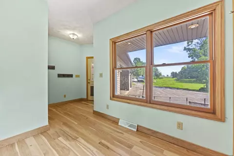 Entry Way - 12830 Beloit Rd, Caledonia, IL 61011 photo 3 of 3