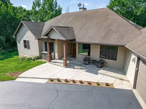 Exterior - 12830 Beloit Rd, Caledonia, IL 61011 photo 3 of 4