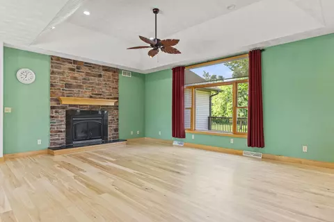 Living - 12830 Beloit Rd, Caledonia, IL 61011 photo 2 of 4