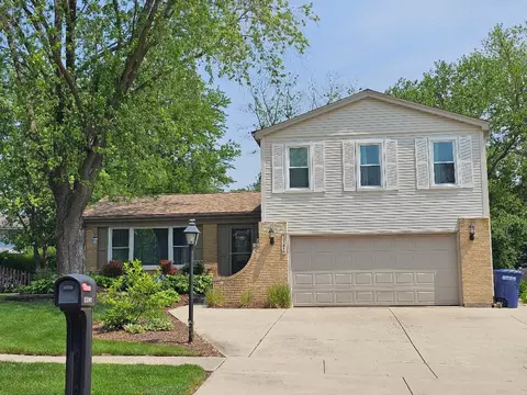 6 S141 Park Meadow Dr, Naperville, IL 60540