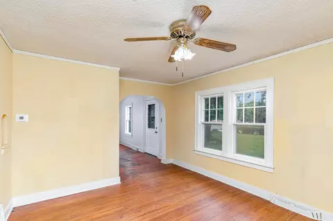 Living - 1018 Jericho Rd, Aurora, IL 60506 photo 3 of 3