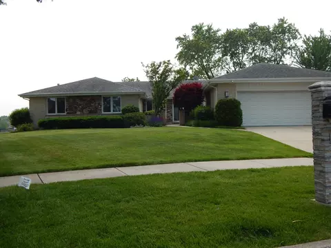 1314 N Lama Ln, Mount Prospect, IL 60056