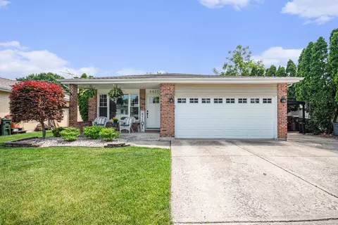 6621 W Victoria Dr, Oak Forest, IL 60452