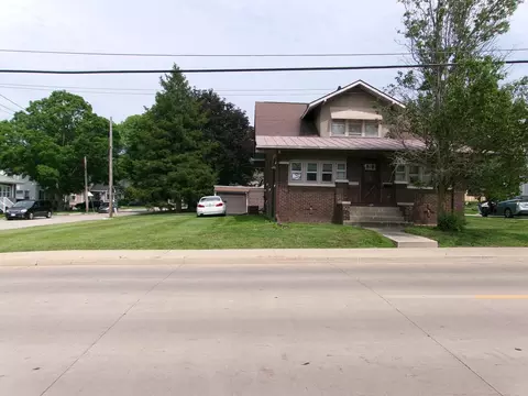 1425 Peoria St, Peru, IL 61354