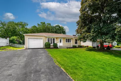 2757 Forest Glen Pkwy, Woodridge, IL 60517