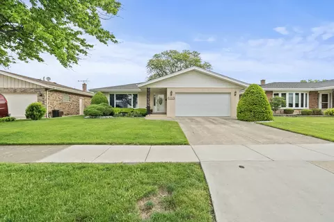 11054 Kingston St, Westchester, IL 60154